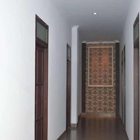 Oyo 1631 Aristo Home Макасар Экстерьер фото